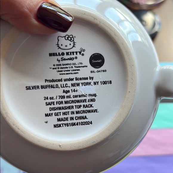 Hello Kitty Mug with Lid - Red and White - Picture 4 of 4